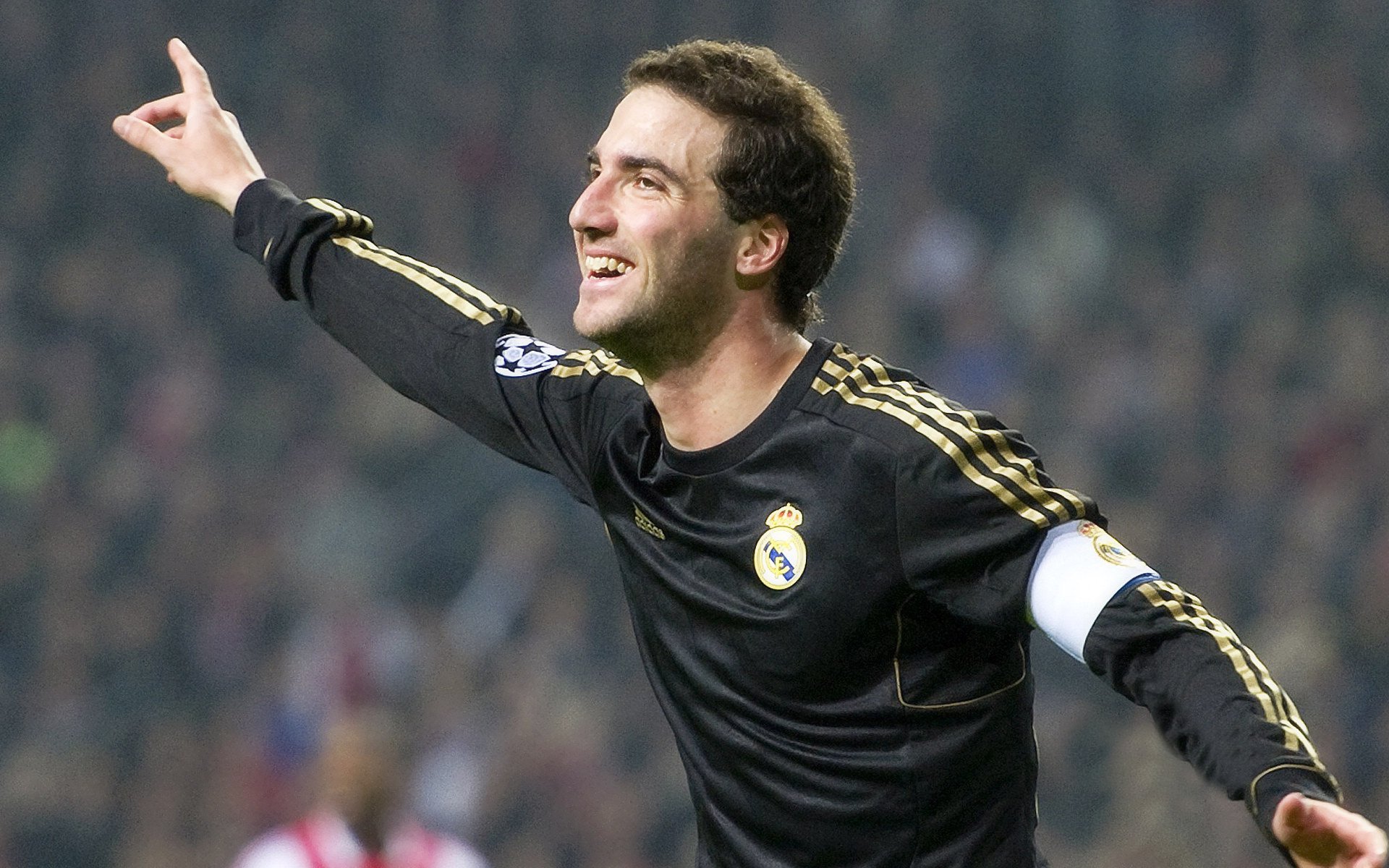 “帕布罗·马特拉的防守智慧与出色技术，塑造阿根廷美洲狮队未来”