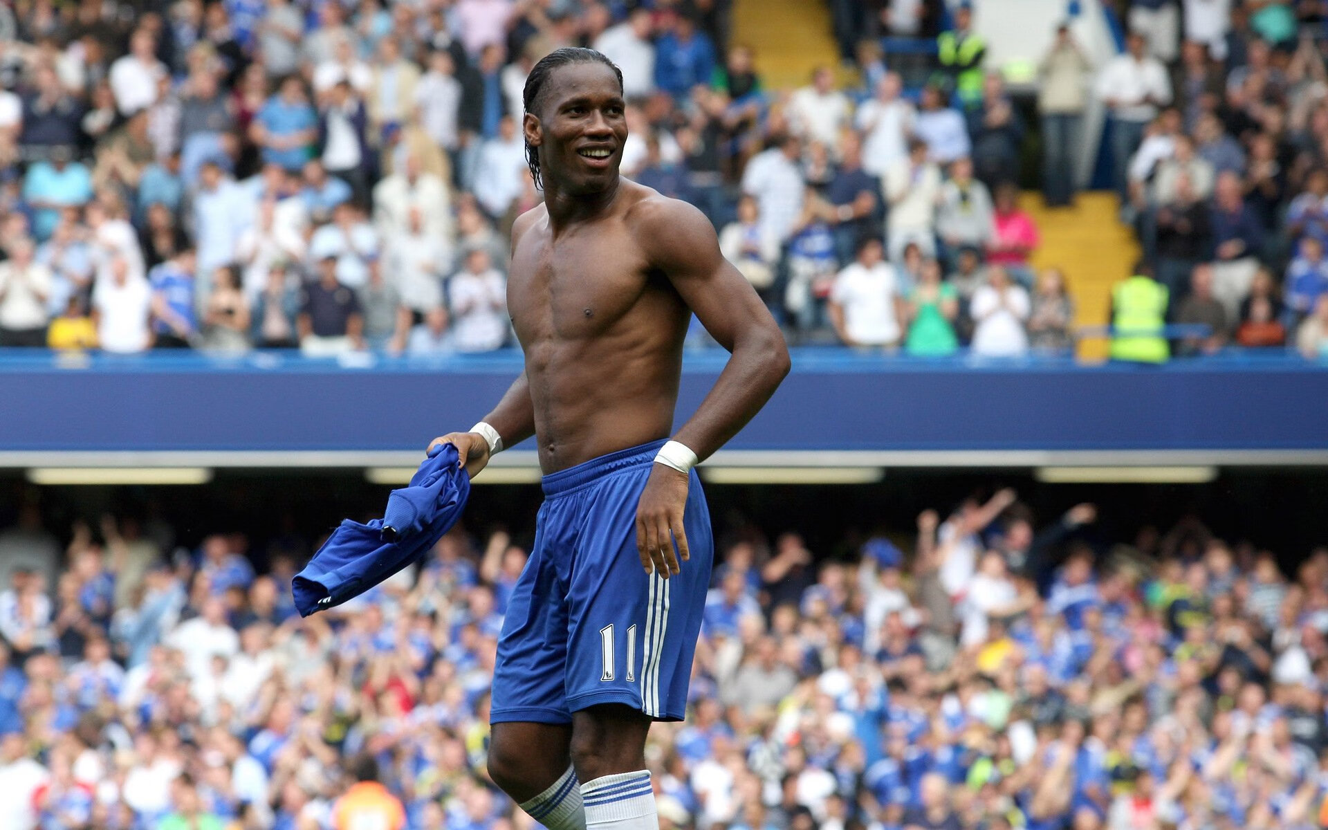 开云体育官方网站网址-克莱尔表现亮眼 赢得观众热烈掌声，克莱尔登场作品