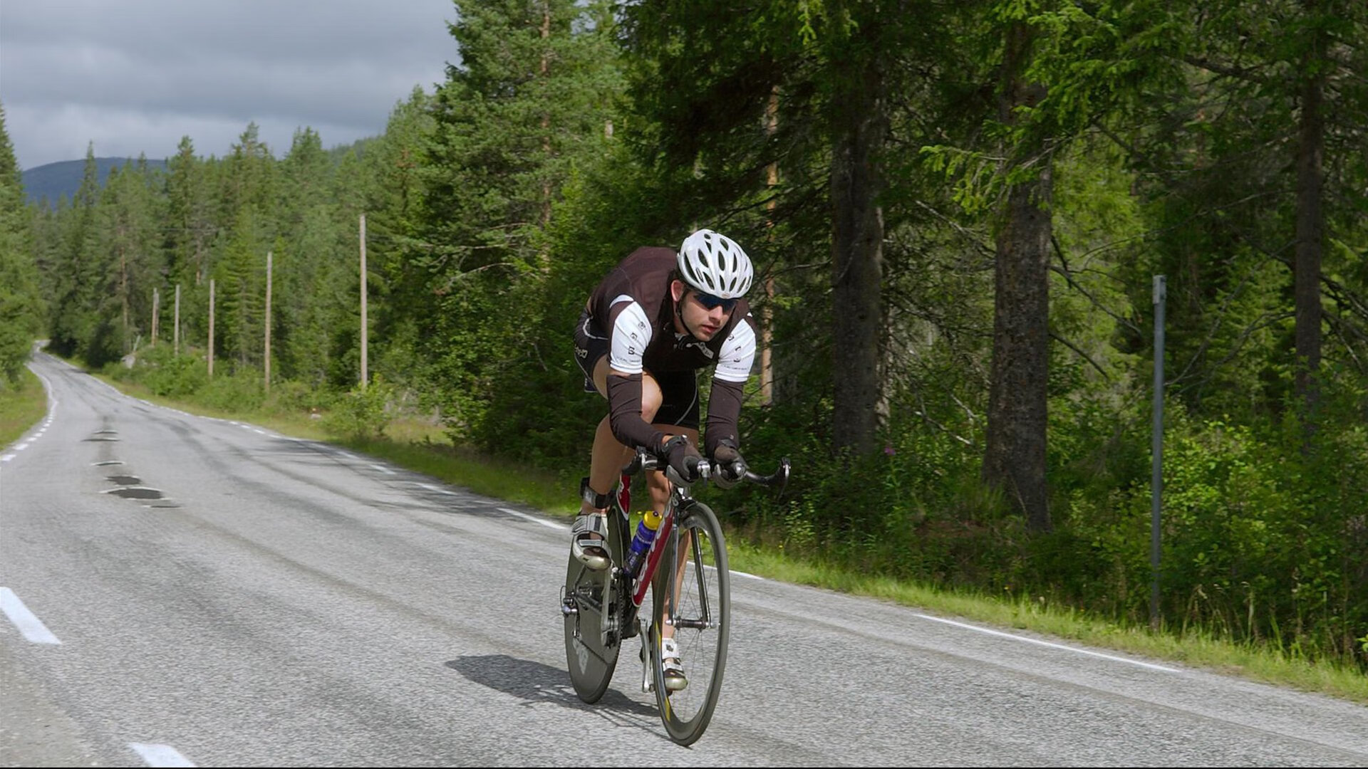 简：敏锐的跑动与极高的技术让他成为对手防线的噩梦，简速是什么意思